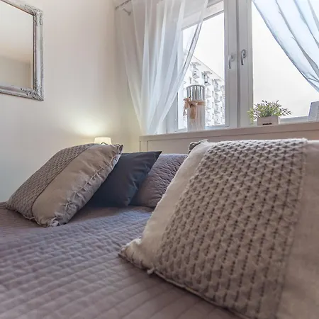 Bianco Apartment *